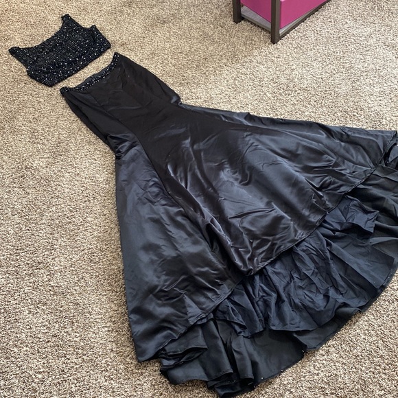 Sherri Hill Black Two Piece Gown - Picture 4 of 11